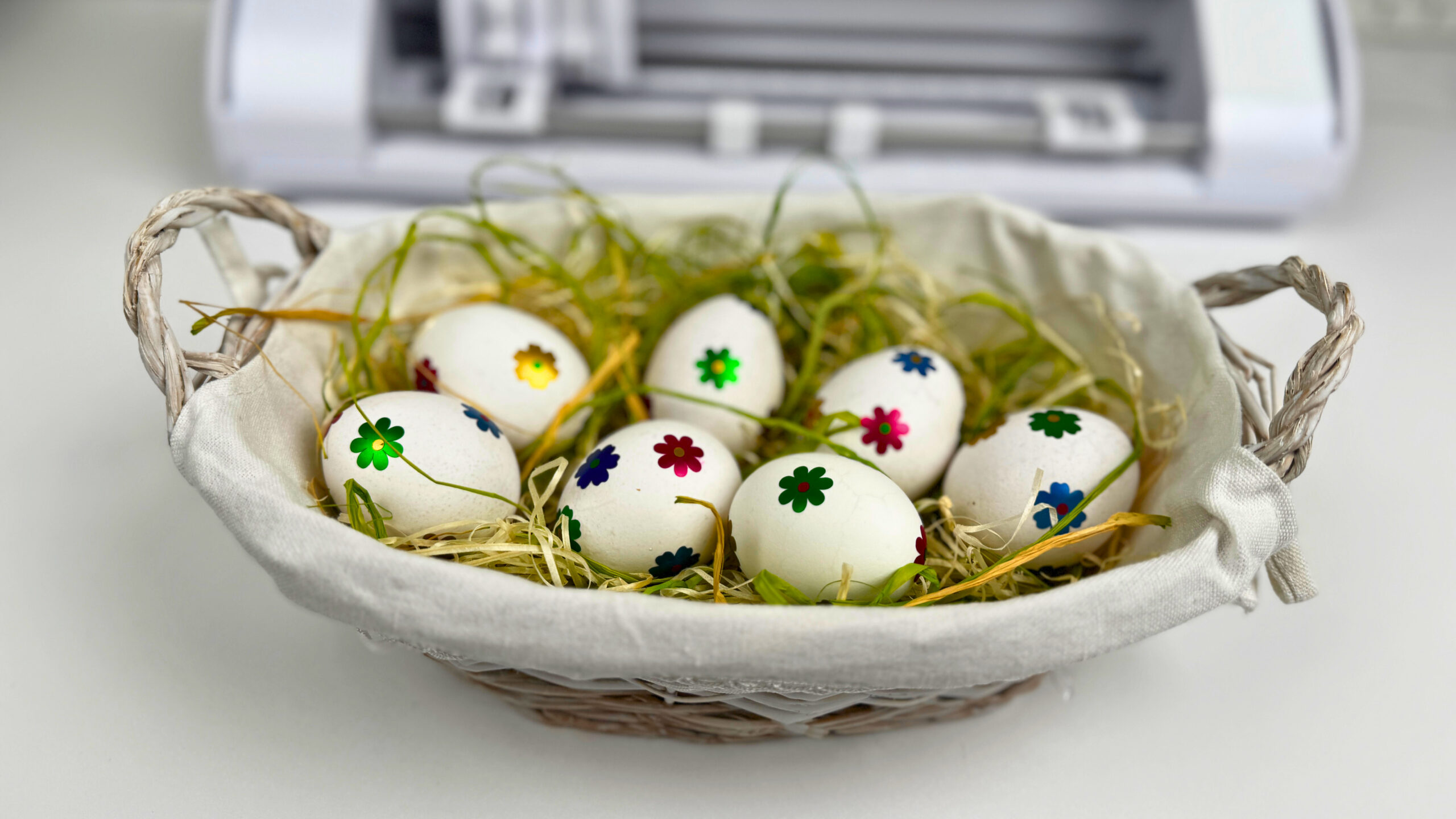 Zdobení vajíček bez špíny a barev: Oslňte metalickými samolepkami 🥚✨